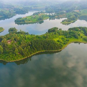 Lake Bunyonyi Eco Resort